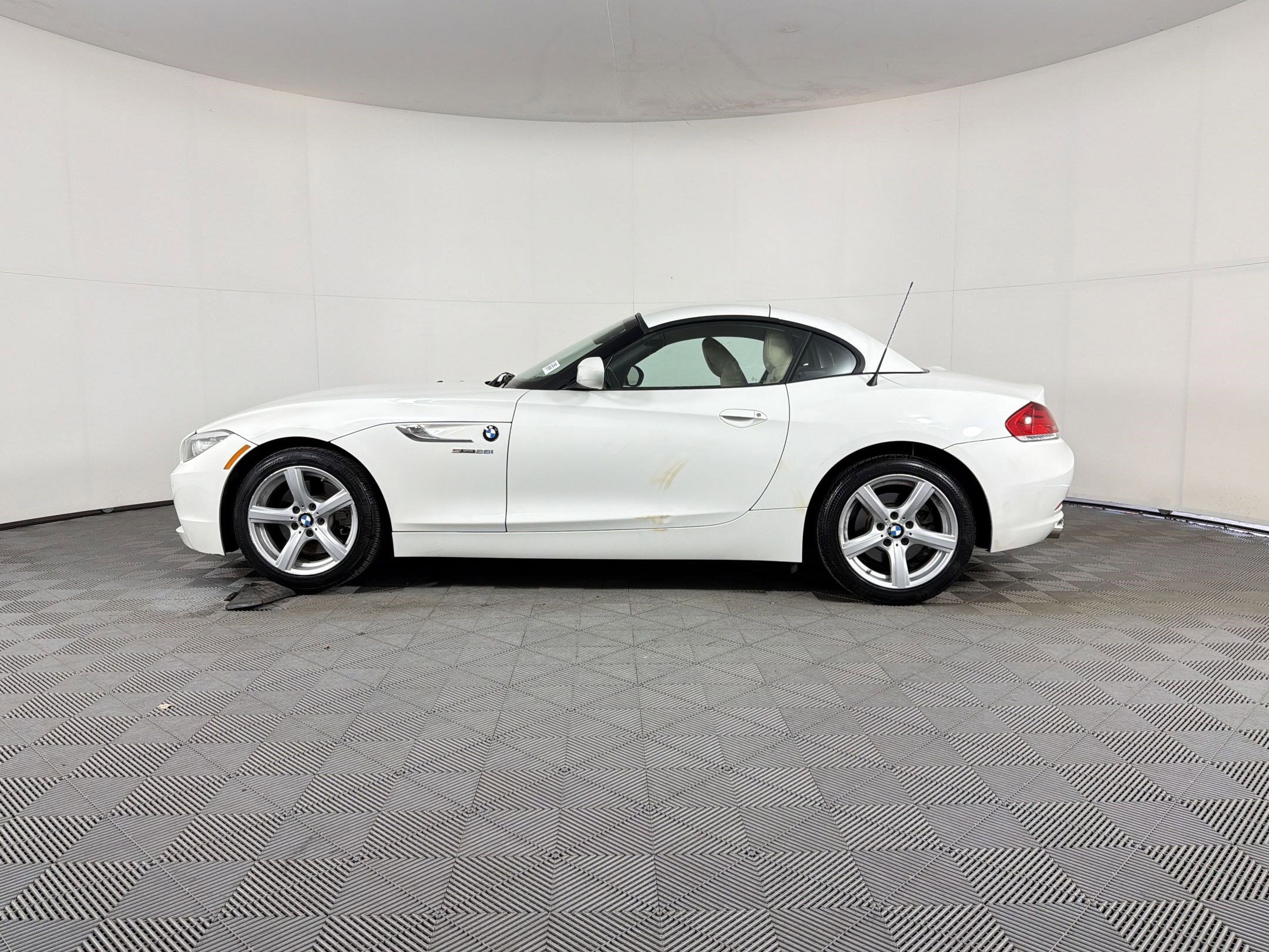 Used 2014 BMW Z4 sDrive28i image 2