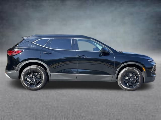 New 2025 Chevrolet Blazer LT w/ Convenience Package AWD/4WD image 4