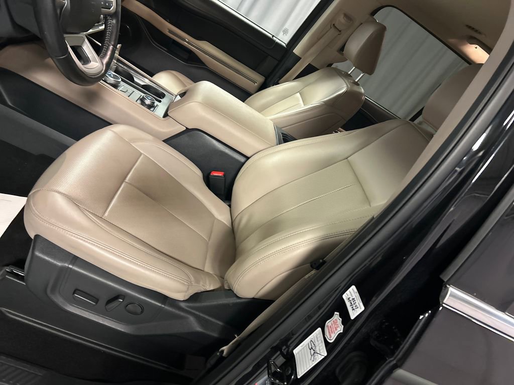 Used 2024 Ford Expedition Max XLT image 12