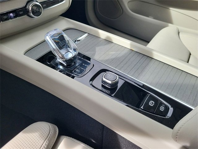 Used 2025 Volvo XC60 B5 Ultra w/ Protection Package Premier image 24