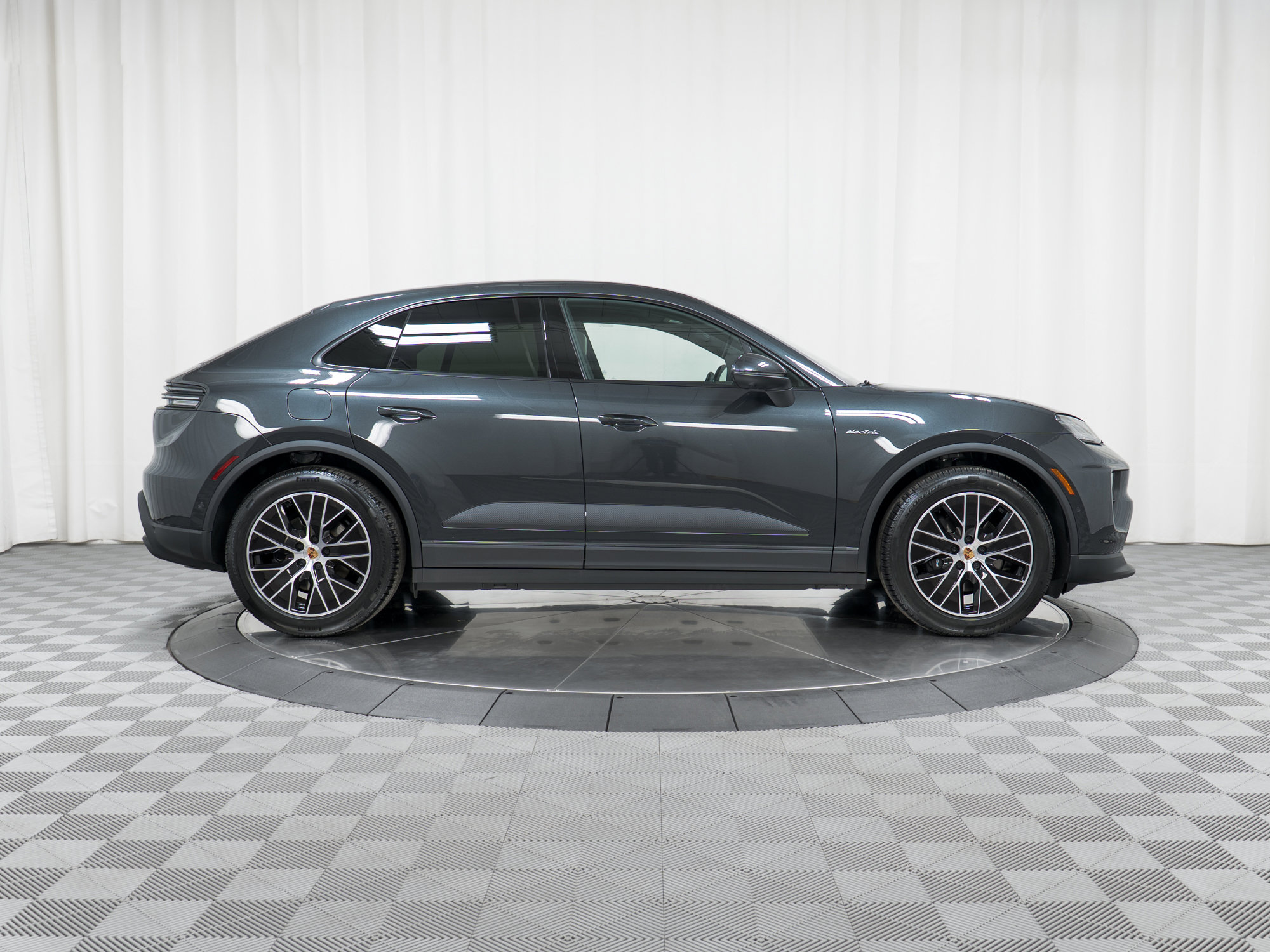 New 2026 Porsche Macan 4 Electric AWD/4WD image 8