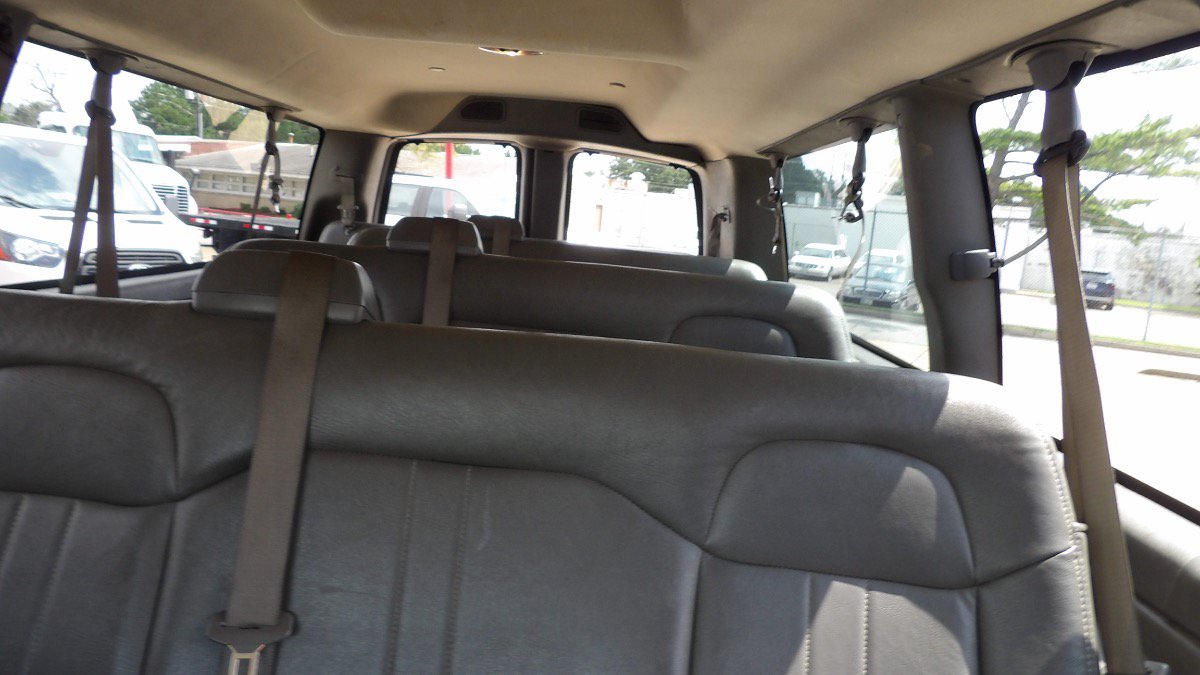 Used 2017 Chevrolet Express 3500 LS RWD image 18