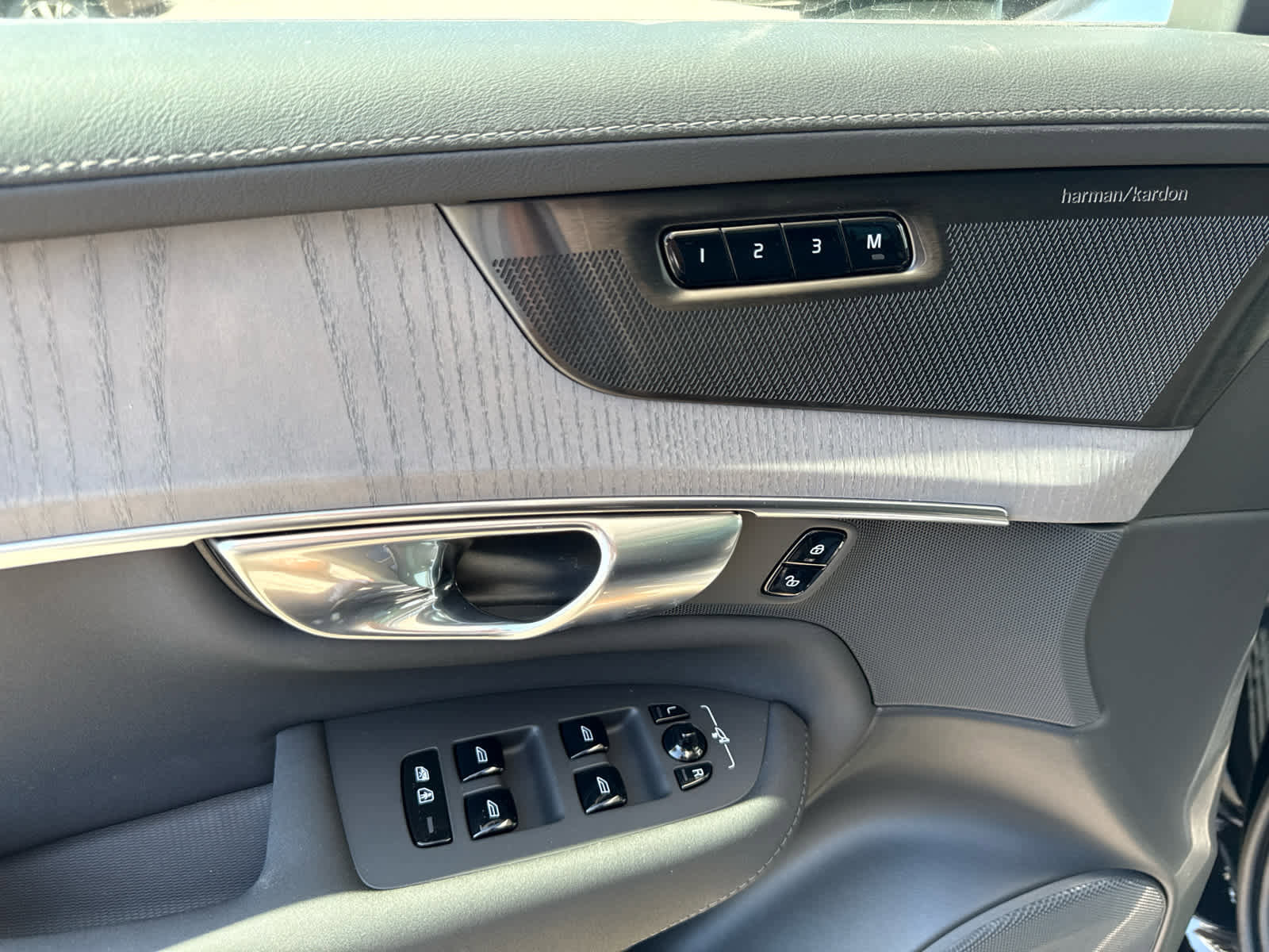 New 2026 Volvo XC90 T8 Ultra w/ Protection Package Premier AWD/4WD image 7