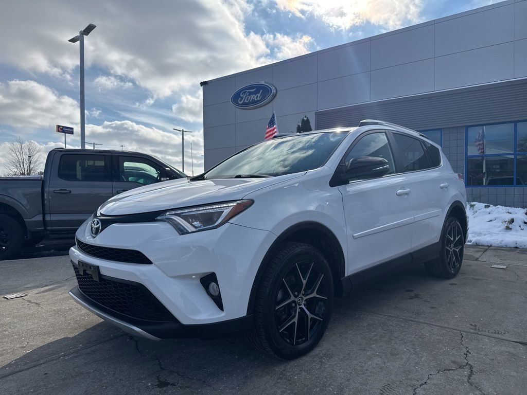 Used 2016 Toyota RAV4 SE image 2