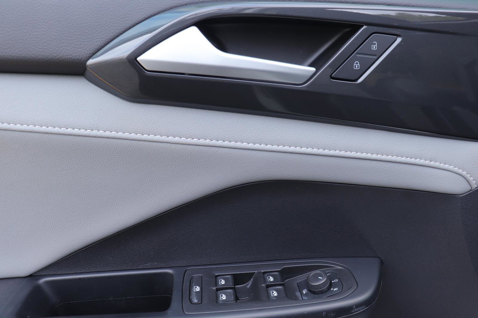 Used 2023 Volkswagen Taos SEL image 26