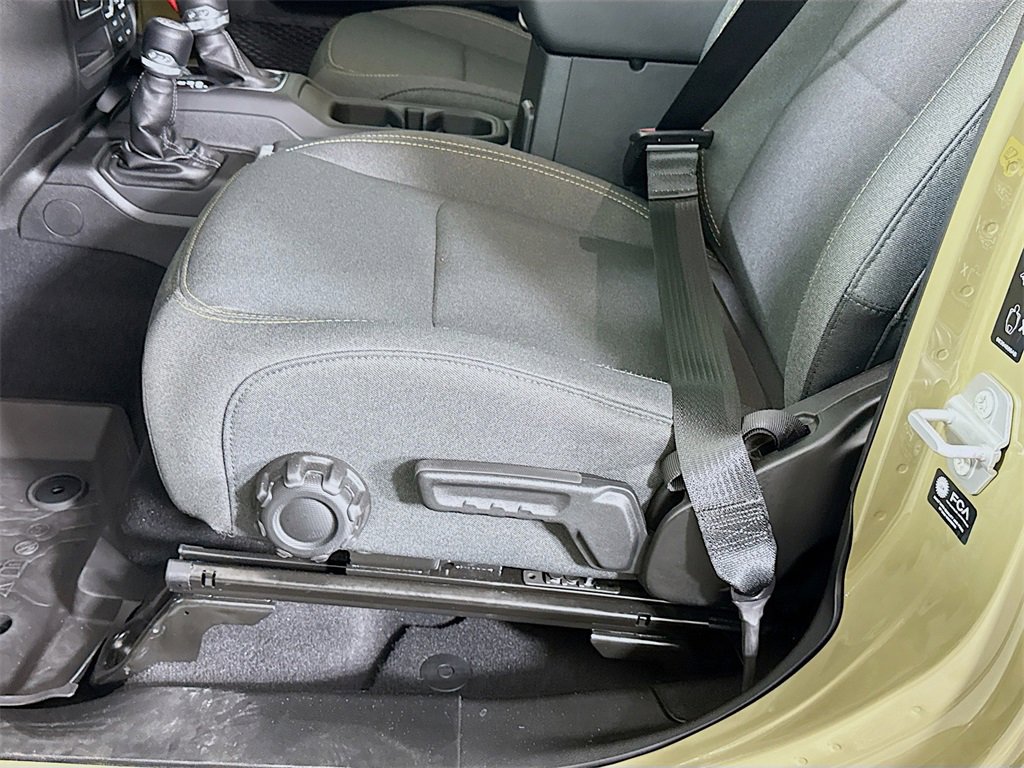 Used 2025 Jeep Gladiator Sport image 23