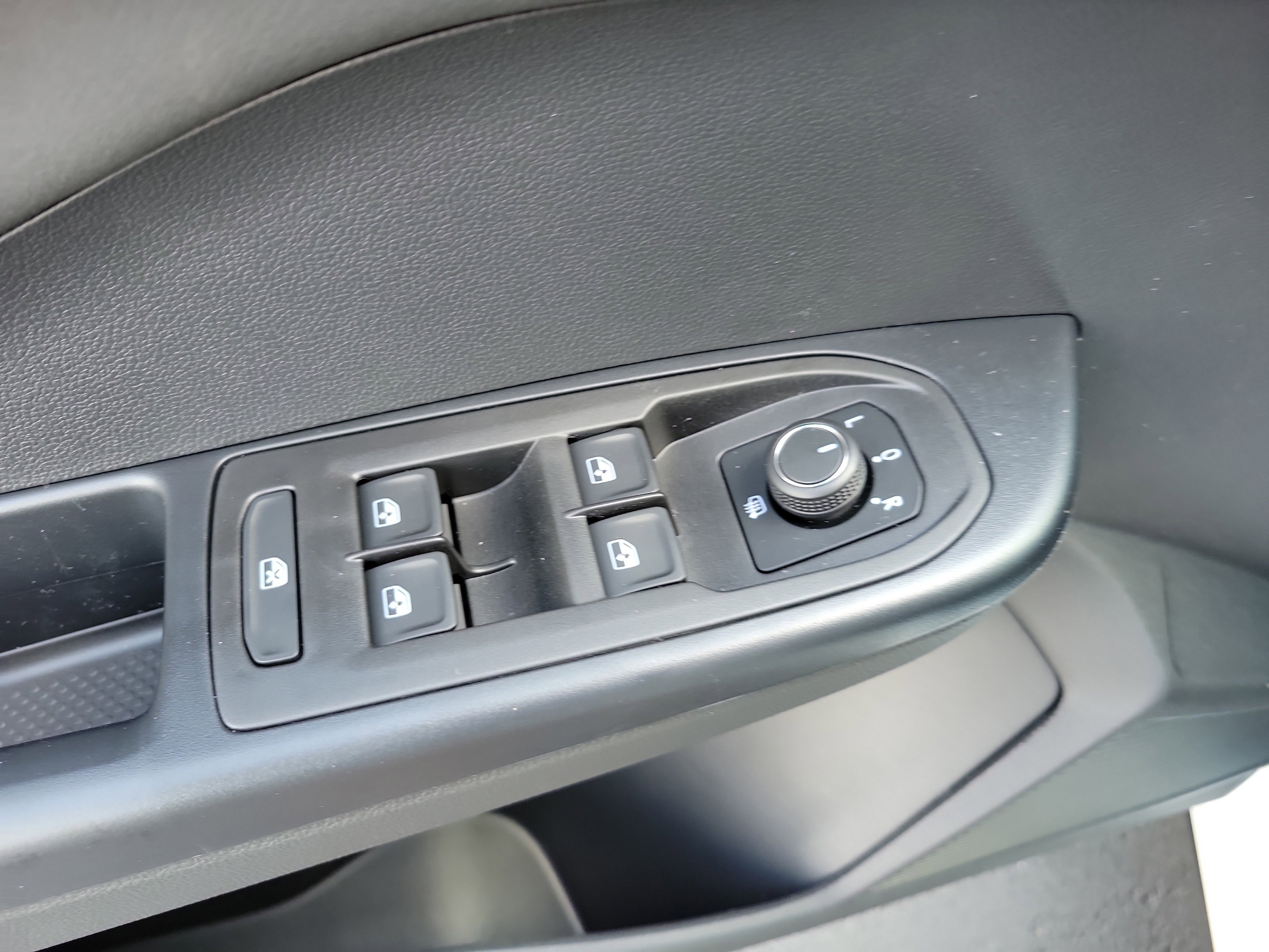 New 2026 Volkswagen Taos SE FWD image 22