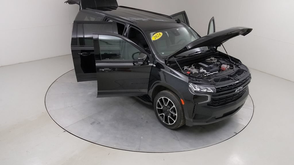 Used 2024 Chevrolet Suburban RST w/ Luxury Package AWD/4WD image 48