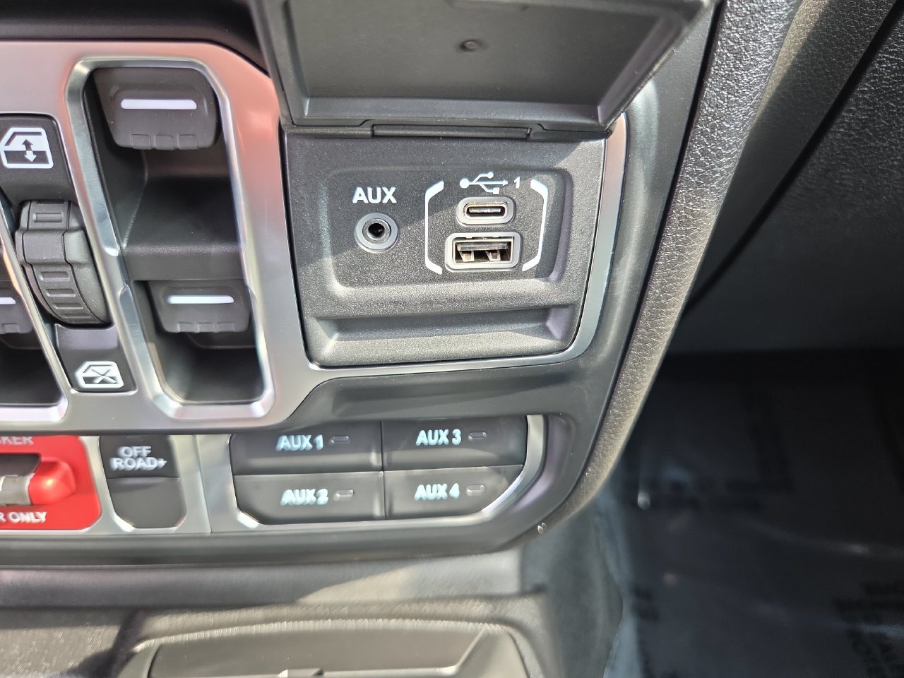 New 2026 Jeep Gladiator Mojave AWD/4WD image 25