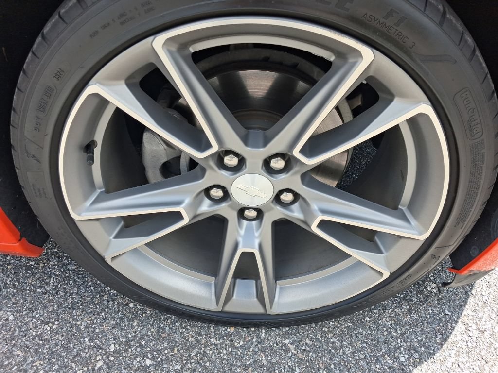 Used 2019 Chevrolet Camaro LT RWD image 17