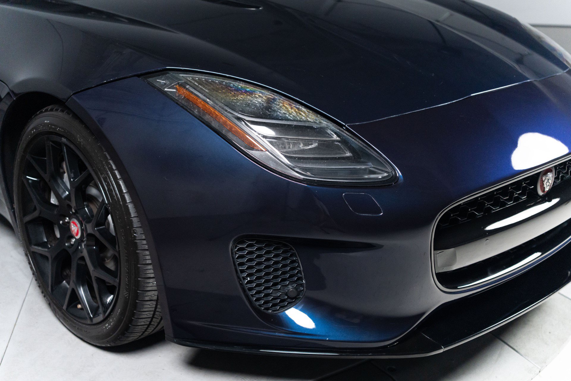Used 2018 Jaguar F-TYPE Coupe RWD image 32