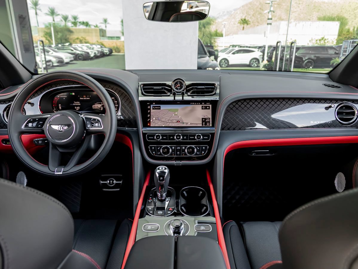 Certified 2025 Bentley Bentayga AWD/4WD image 4