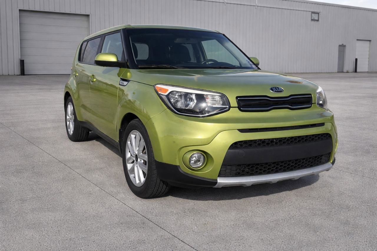 Used 2017 Kia Soul + image 2