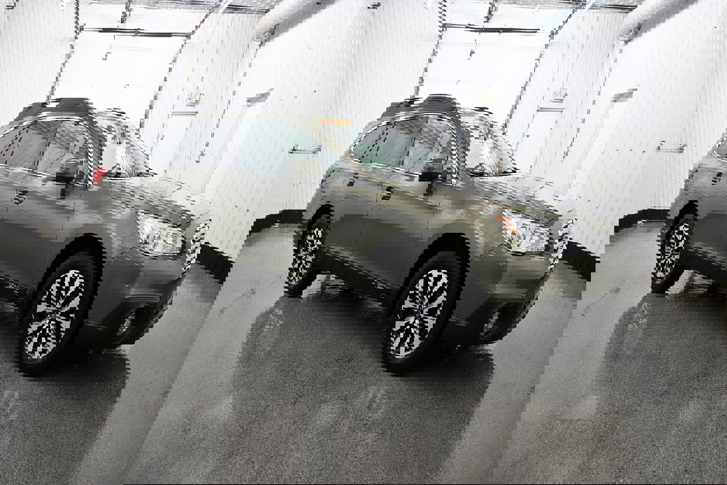 Used 2015 Subaru Outback 2.5i Limited image 2