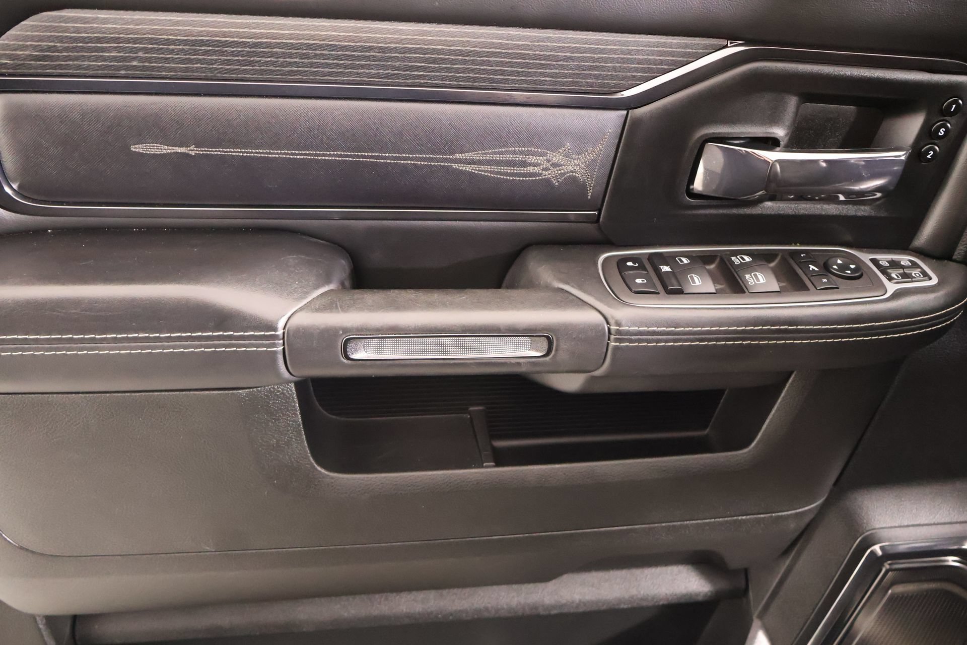 Used 2024 RAM 2500 Limited AWD/4WD image 17
