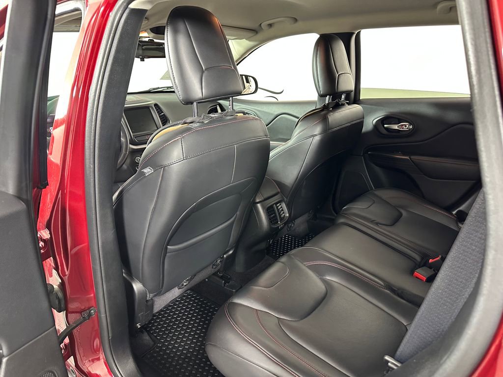 Used 2016 Jeep Cherokee Trailhawk w/ Leather Interior Group AWD/4WD image 18
