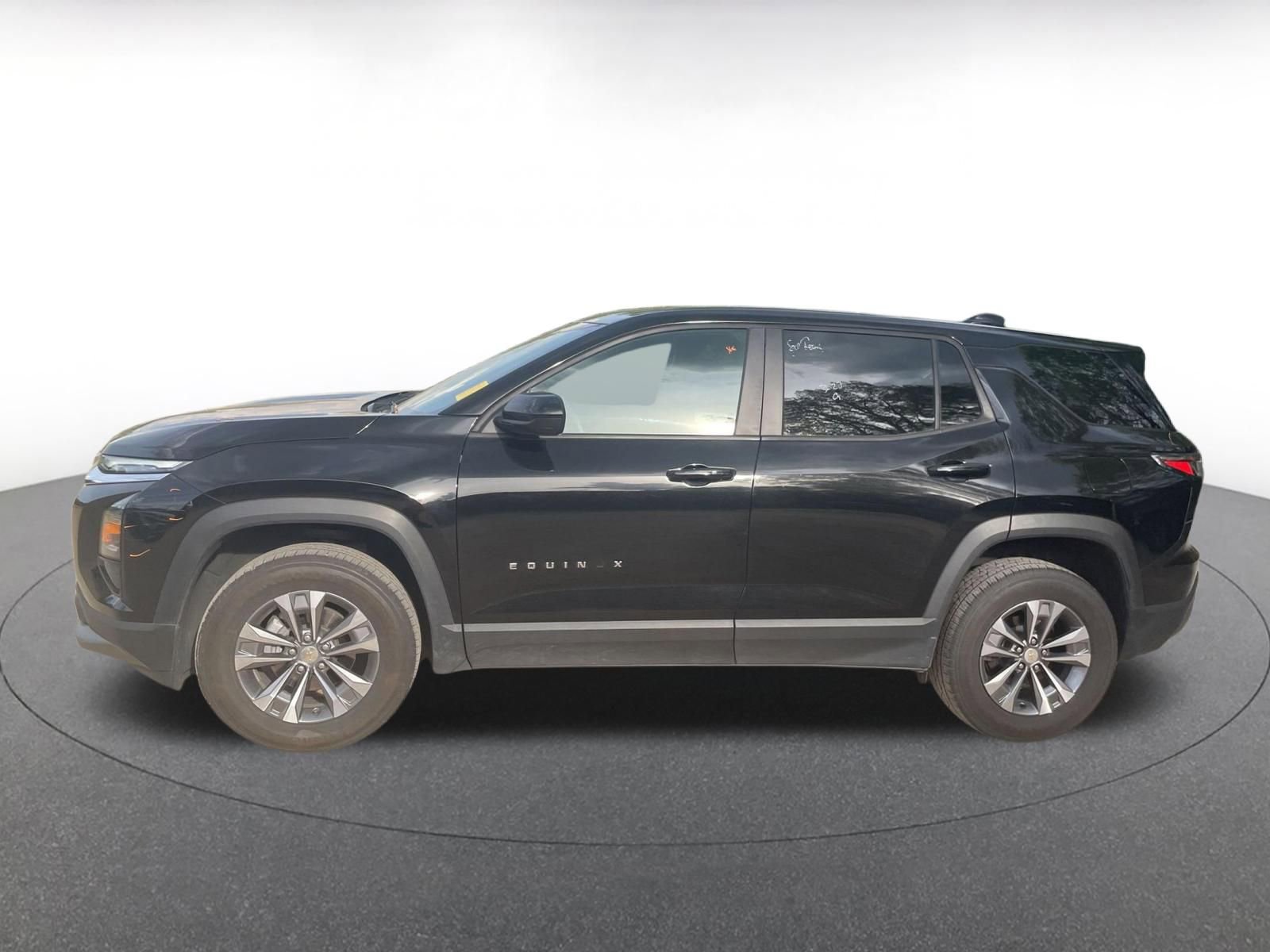 Used 2025 Chevrolet Equinox LT FWD image 9