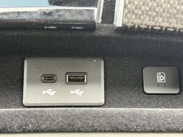 Certified 2025 Cadillac Escalade ESV V AWD/4WD image 6