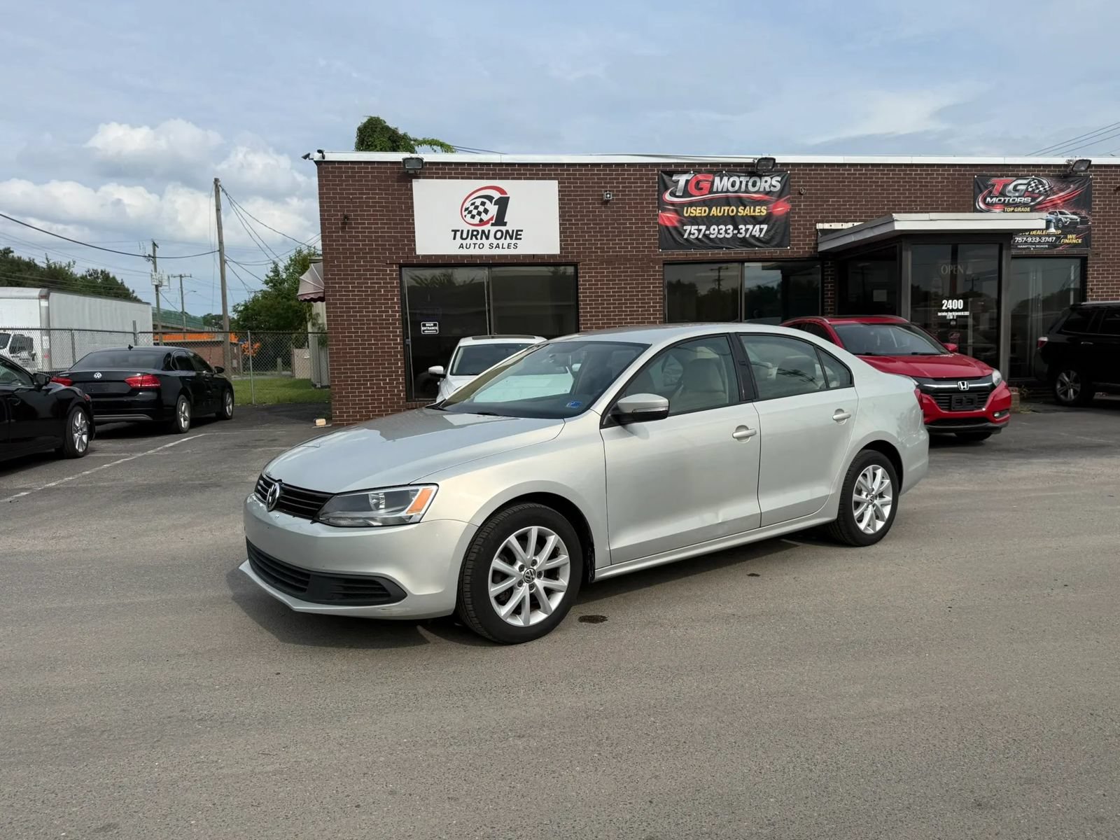 Used 2011 Volkswagen Jetta SE FWD image 1