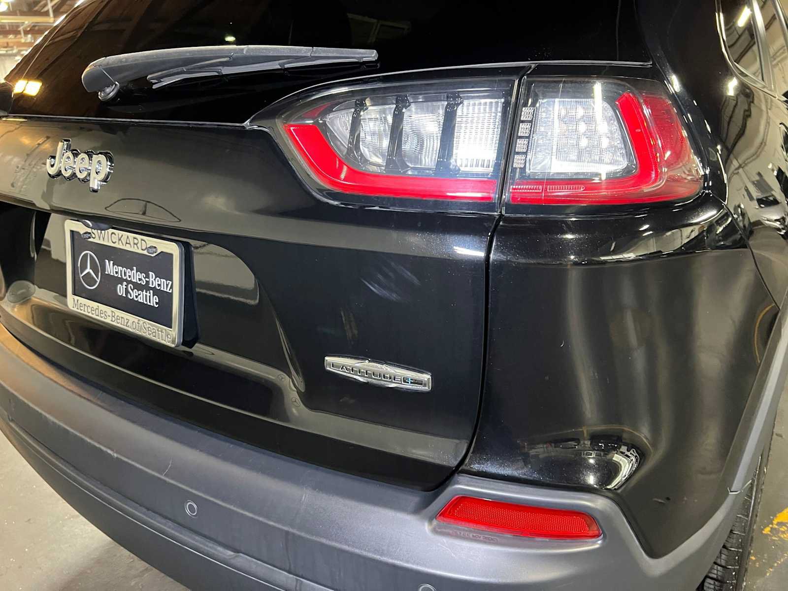 Used 2019 Jeep Cherokee Latitude Plus w/ Cold Weather Group AWD/4WD image 15