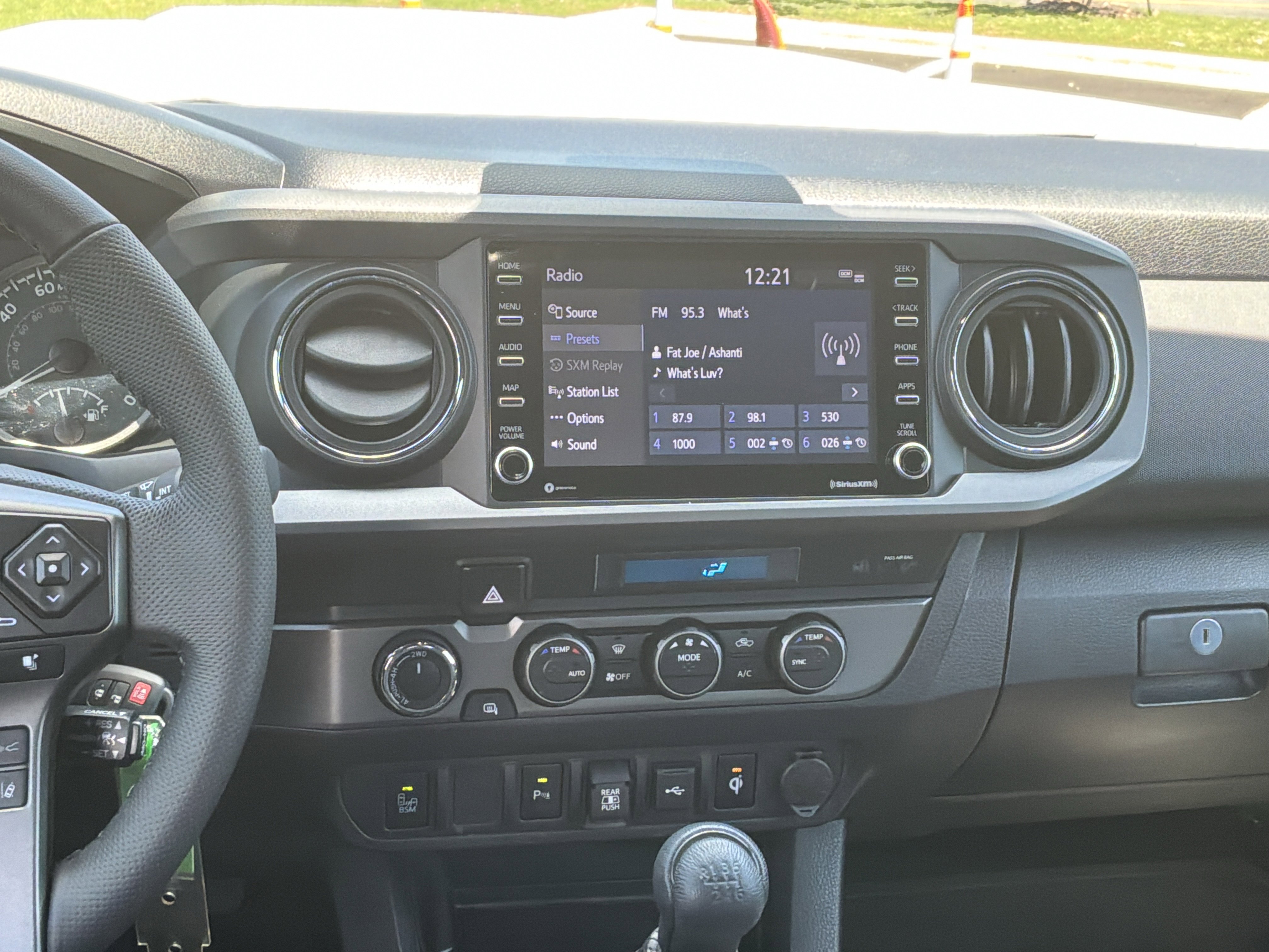 Used 2022 Toyota Tacoma TRD Sport w/ Technology Package AWD/4WD image 29