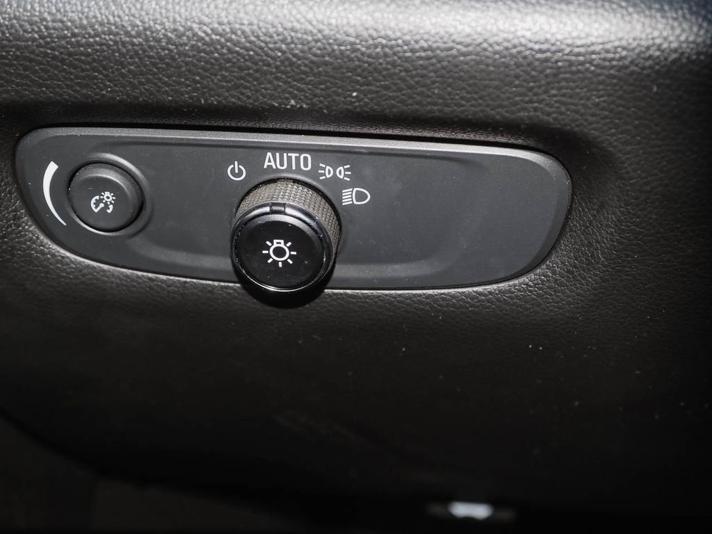 Used 2023 Chevrolet Traverse LT image 26