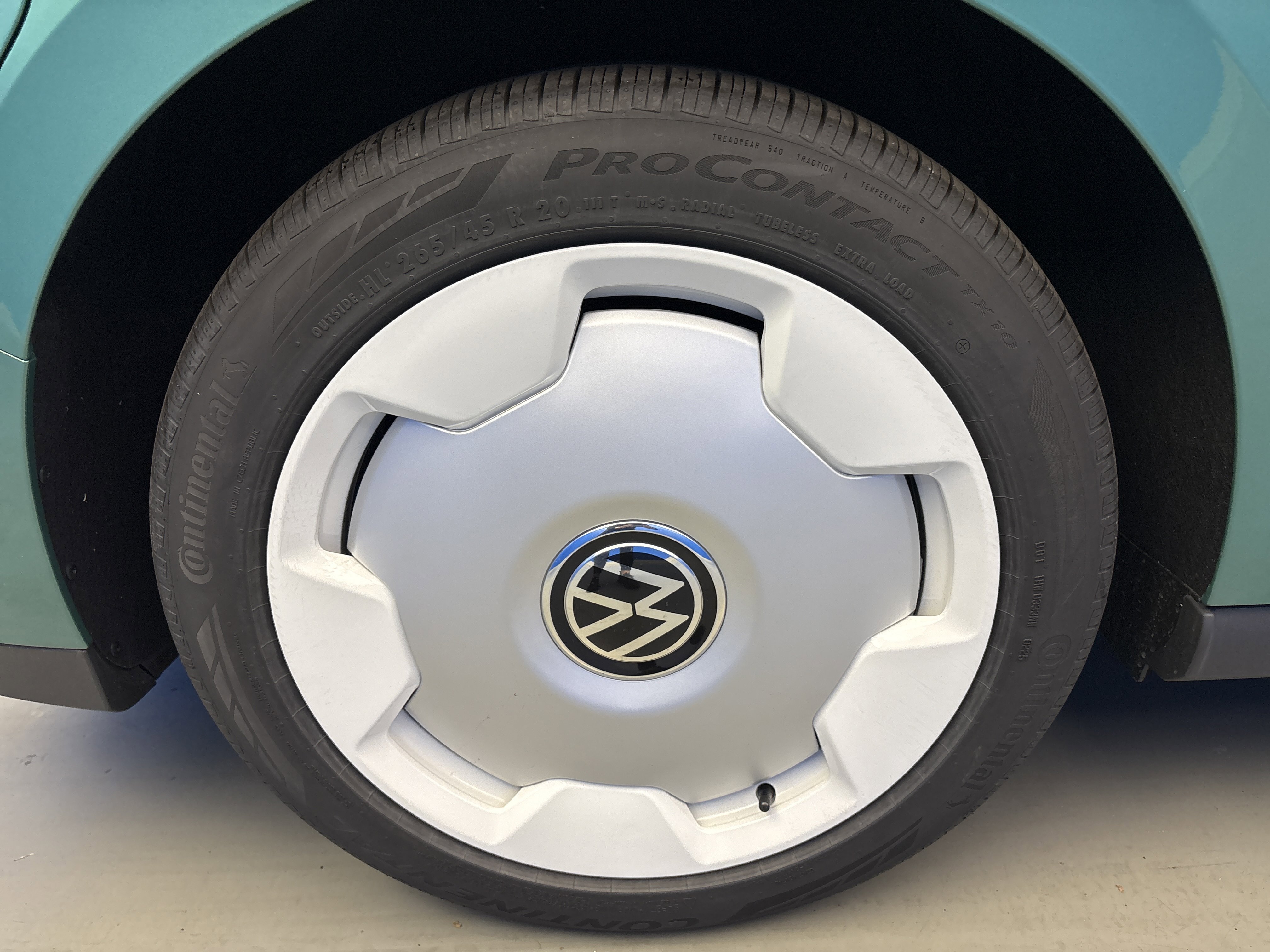 New 2025 Volkswagen ID. Buzz 1st Edition image 8