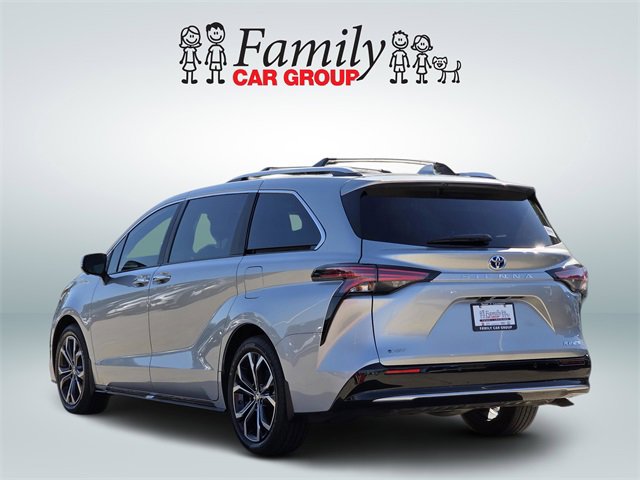 Used 2025 Toyota Sienna Platinum image 3