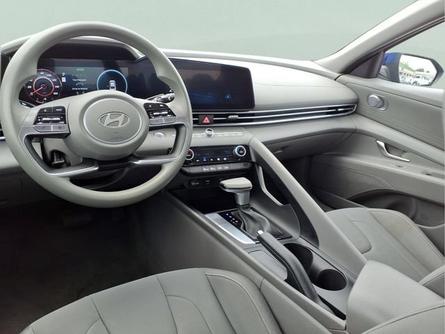 Used 2024 Hyundai Elantra SEL FWD image 4