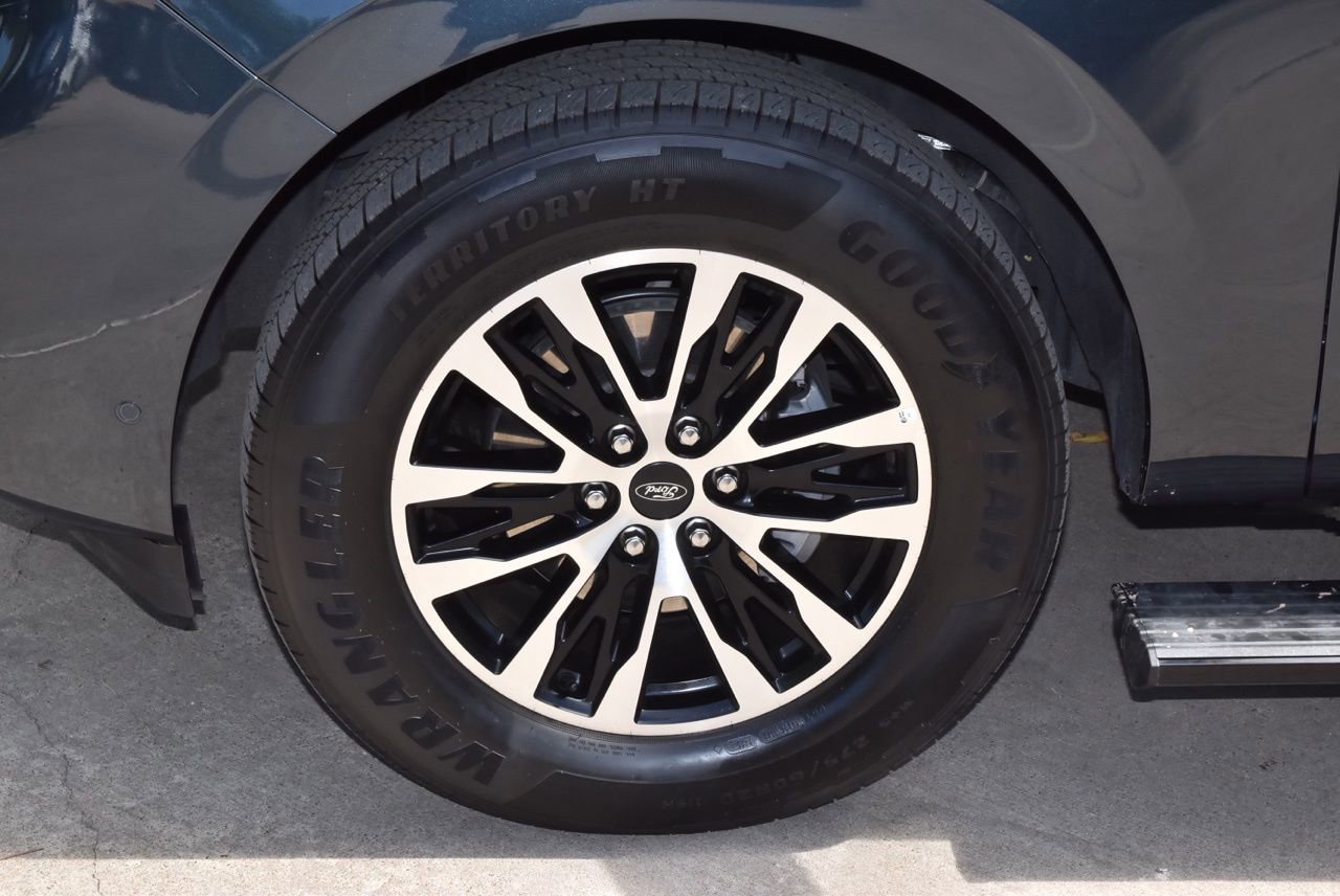 Certified 2025 Ford Expedition Platinum image 42