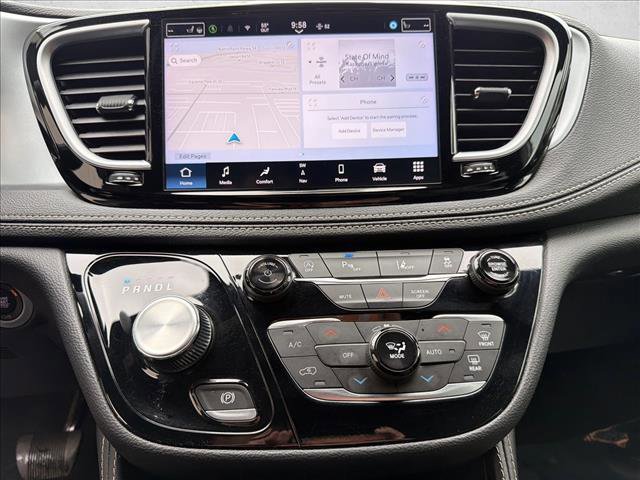 Used 2025 Chrysler Pacifica Limited FWD image 19