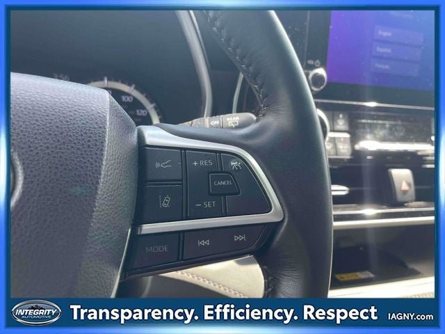 Used 2023 Toyota Highlander XLE AWD/4WD image 25