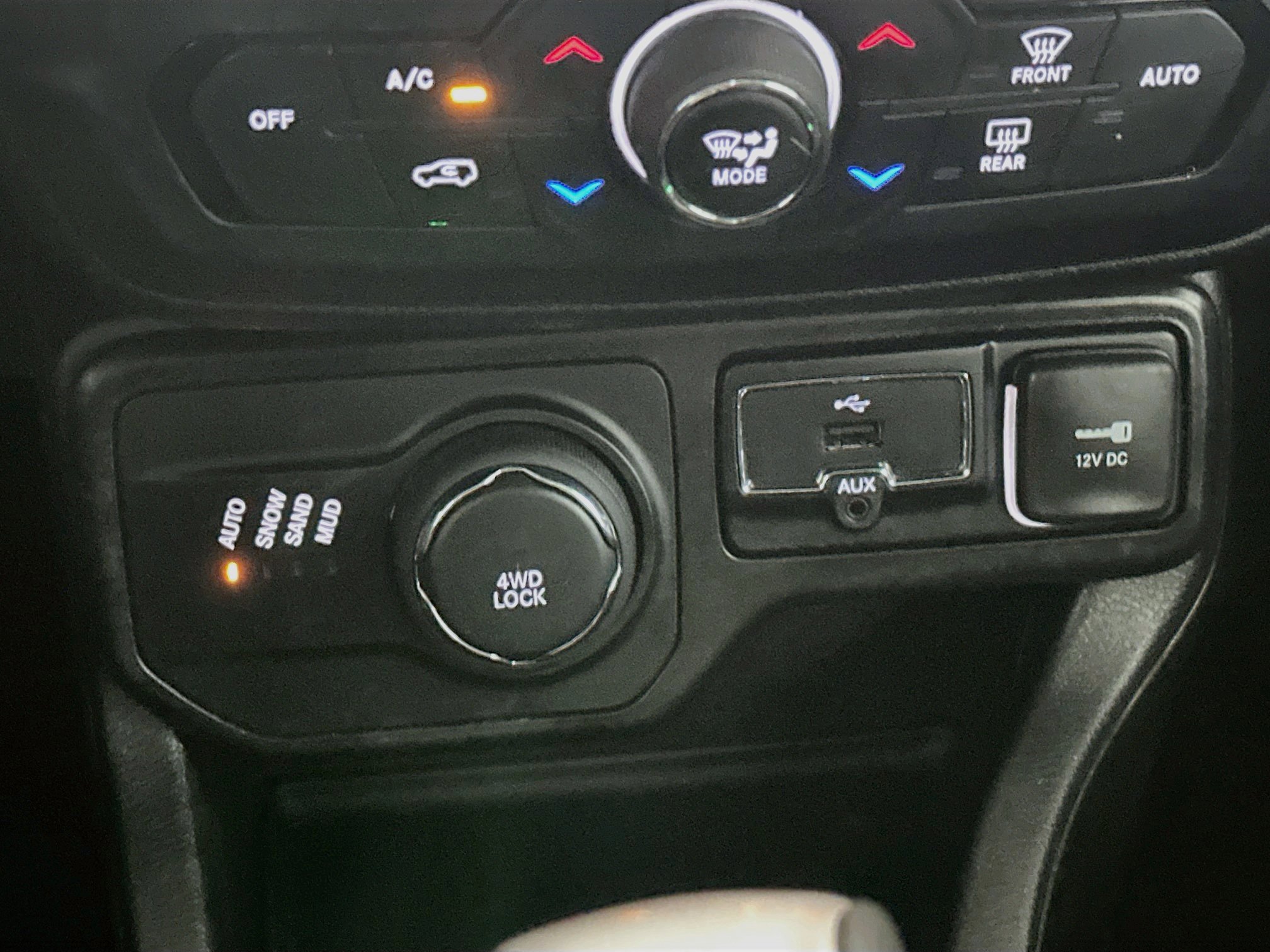 Used 2022 Jeep Renegade Latitude AWD/4WD image 26