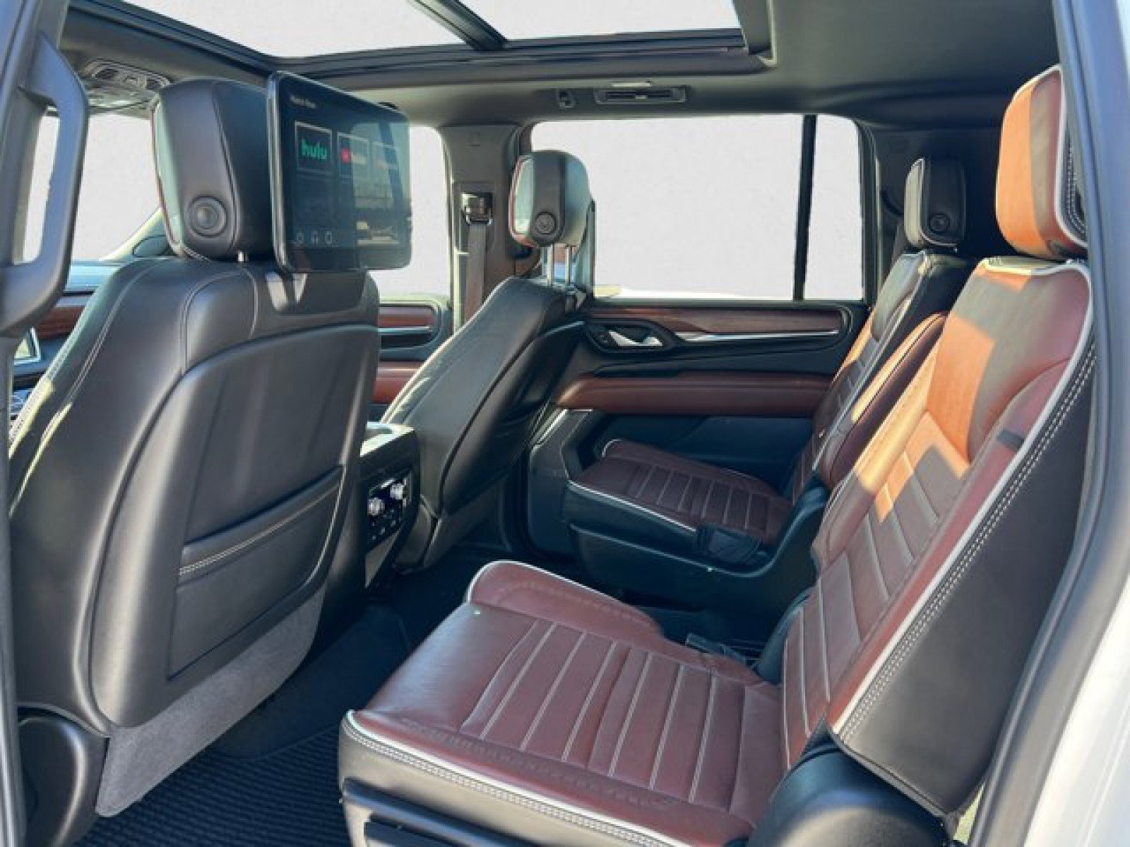 Used 2024 GMC Yukon XL Denali Ultimate image 13