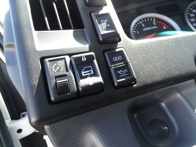 Used 2023 Isuzu NPR image 12