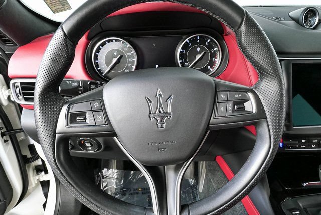 Certified 2022 Maserati Levante GT AWD/4WD image 11