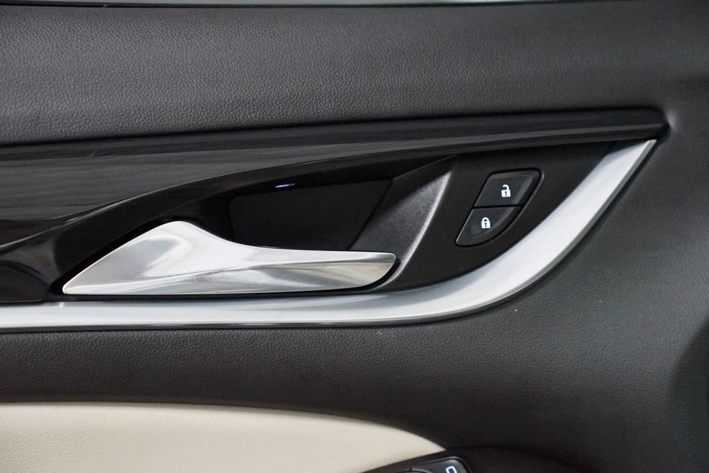 Used 2020 Buick Enclave Essence FWD image 32