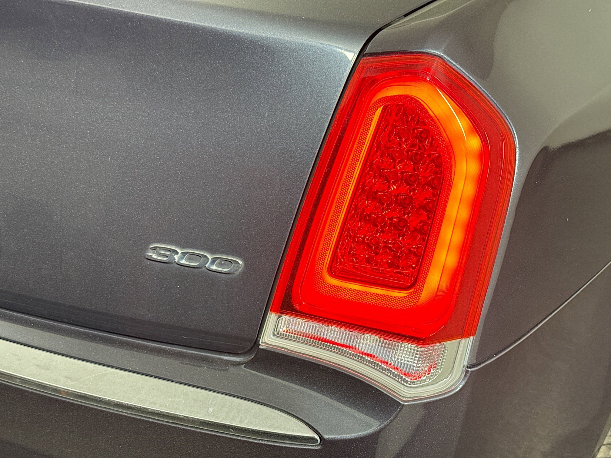 Used 2018 Chrysler 300 Limited image 34