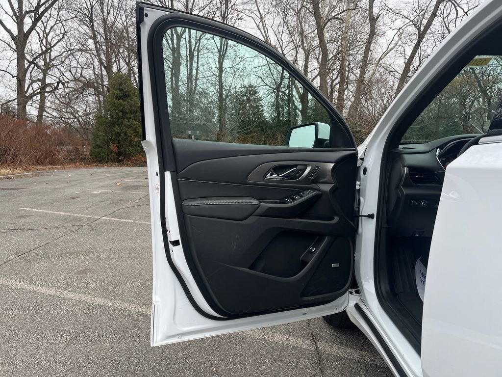 Used 2023 Chevrolet Traverse Premier image 18