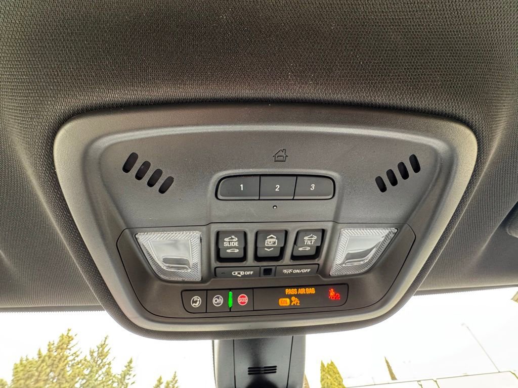 Used 2023 Chevrolet Traverse LT image 24