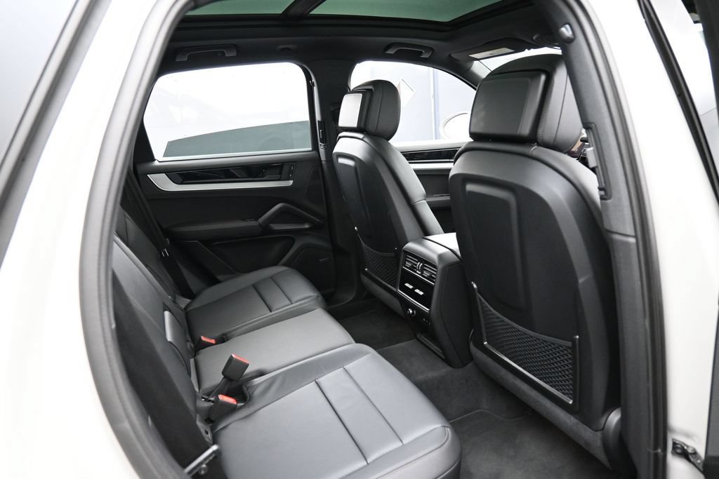 Certified 2026 Porsche Cayenne E-Hybrid AWD/4WD image 28