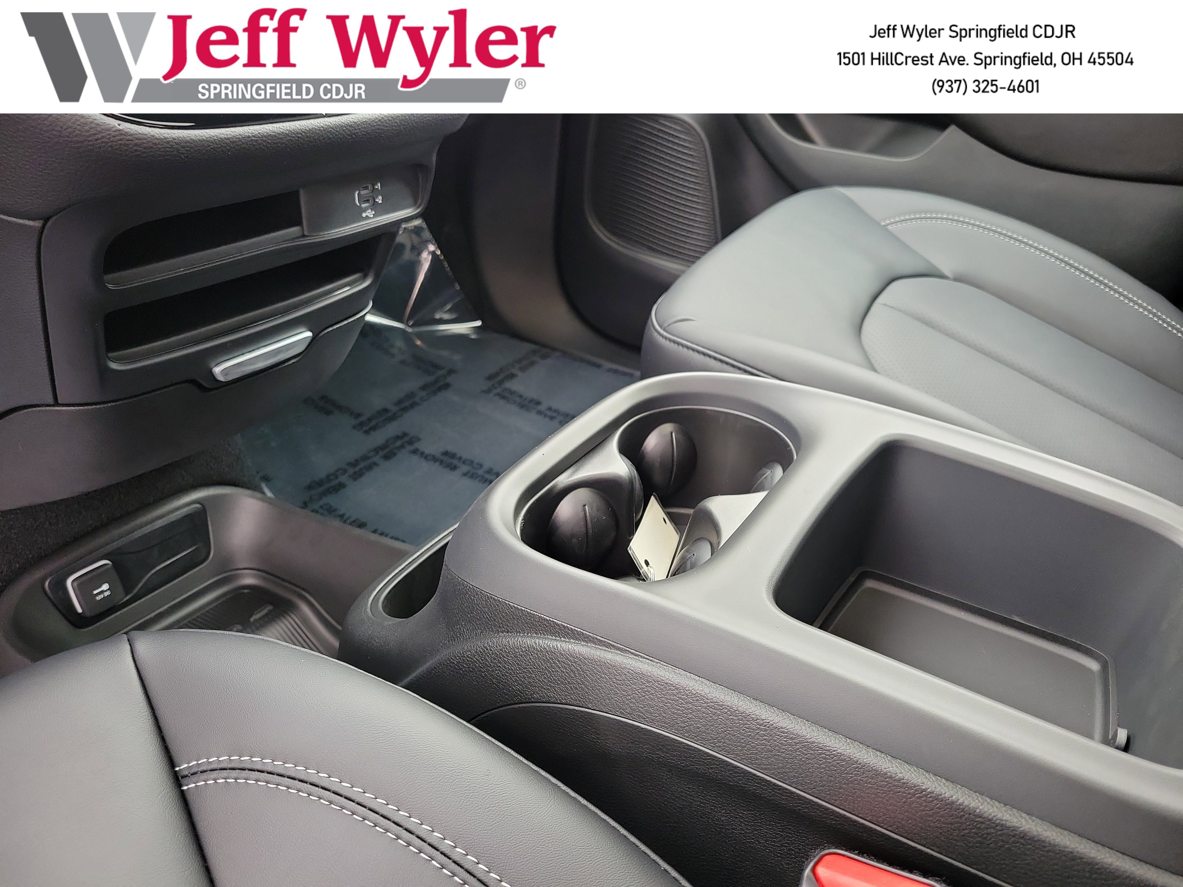 New 2026 Chrysler Pacifica Select w/ S Appearance Package FWD image 13
