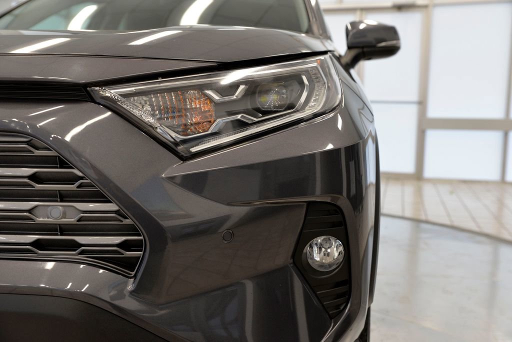 Used 2019 Toyota RAV4 Limited image 13
