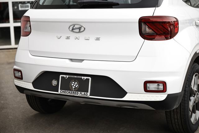 Used 2023 Hyundai Venue Limited image 9