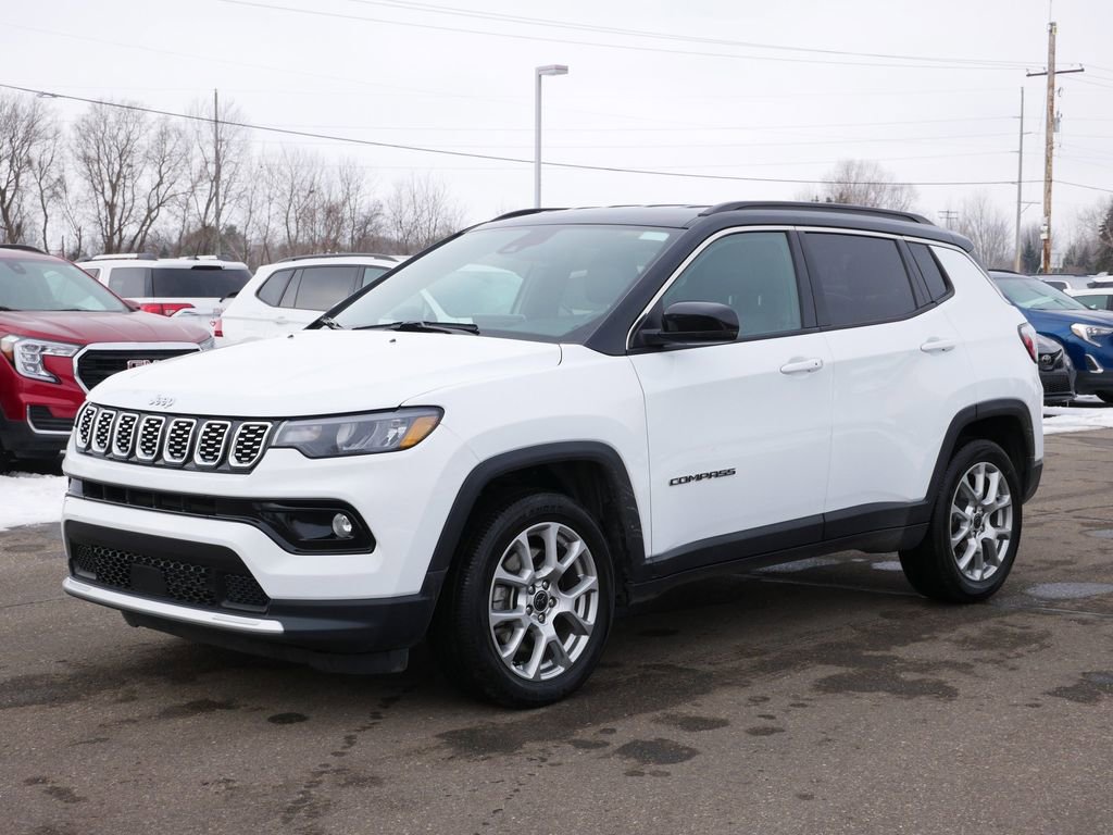Used 2025 Jeep Compass Limited image 3