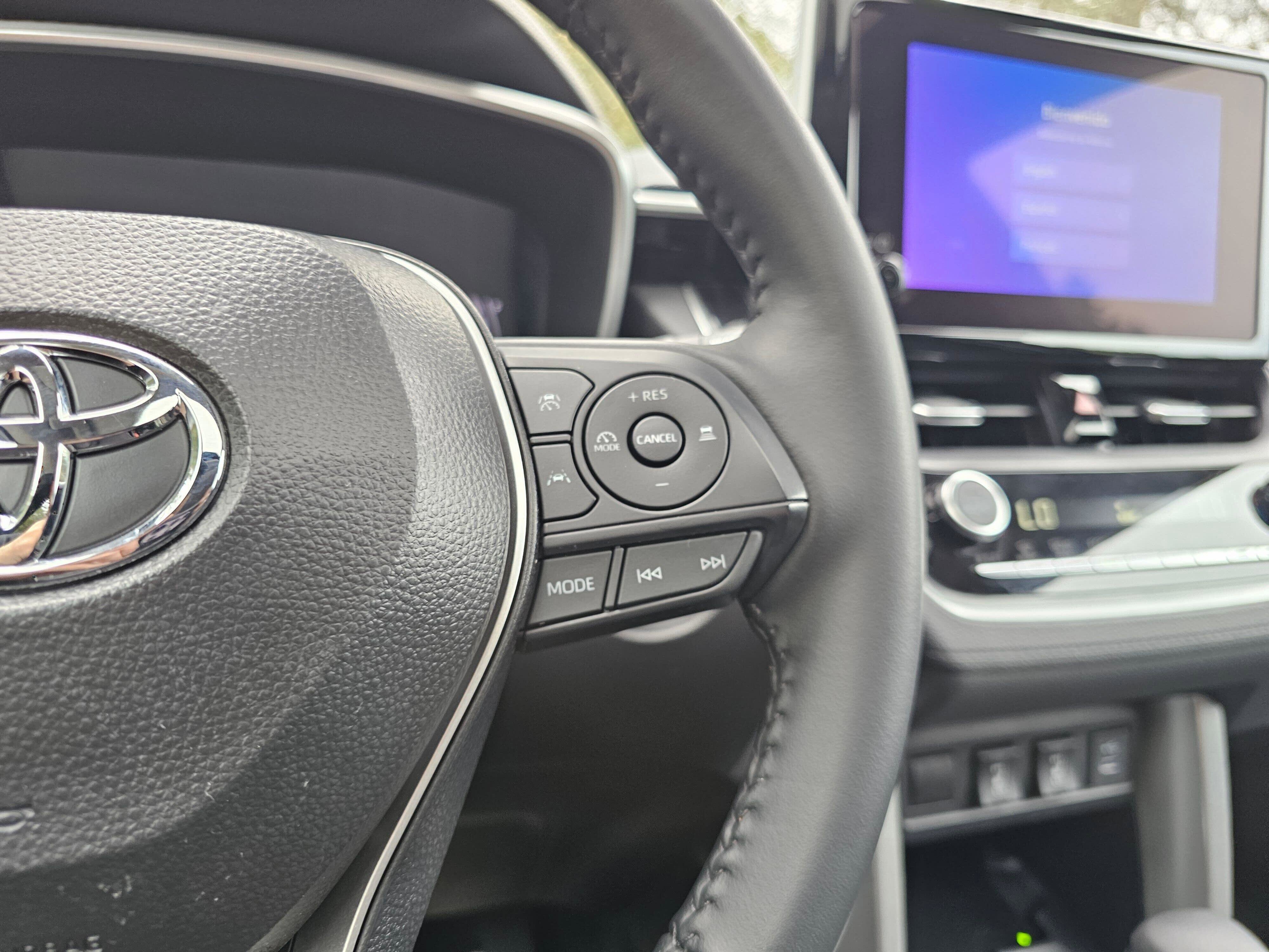 Used 2025 Toyota Corolla Cross XLE w/ Convenience Package image 33