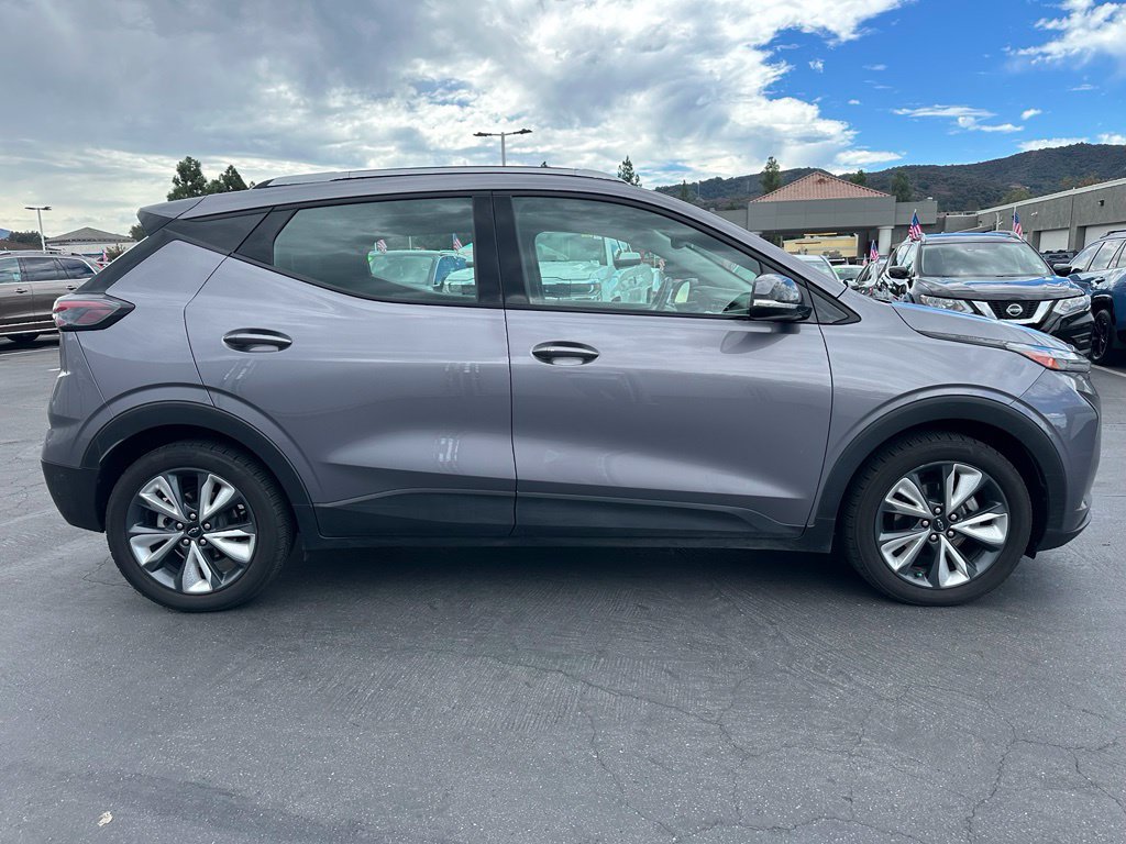 Used 2023 Chevrolet Bolt EUV LT w/ Convenience Package FWD image 4