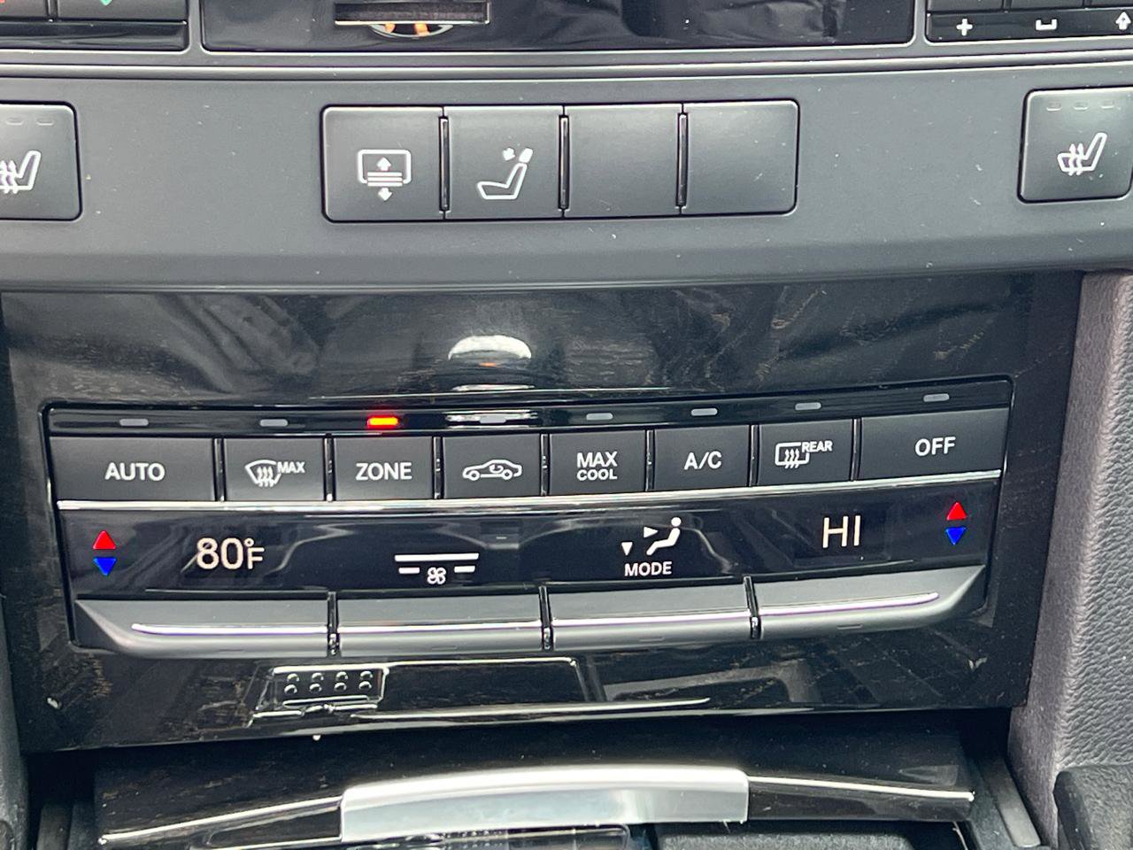 Used 2013 Mercedes-Benz E 350 E350 4MATIC Sedan image 25