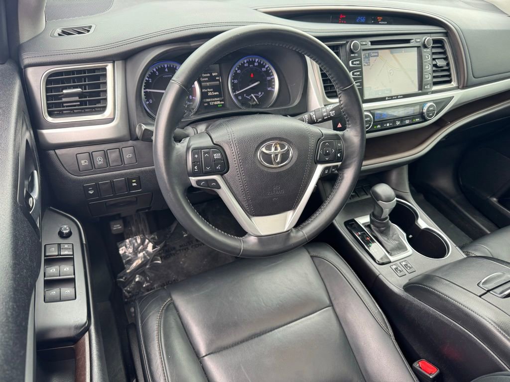Used 2018 Toyota Highlander XLE image 25