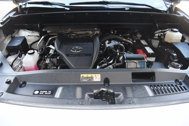 Used 2025 Toyota Highlander LE AWD/4WD image 30